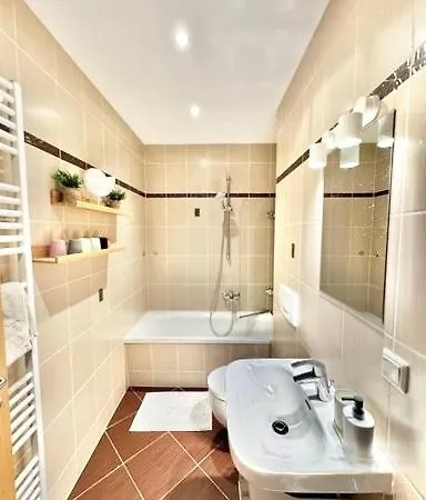 Appartement,kostenfrei Parkplatz,innenstadt,6personen,3sz,eg,