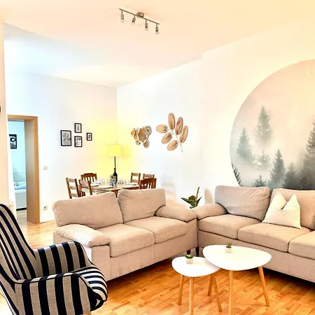Holiday Appartement,kostenfrei Parkplatz,Innenstadt,3 Bdr,6 Personen,Babybett Apartment *