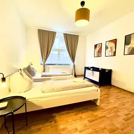 Holiday Appartement,kostenfrei Parkplatz,Innenstadt,3 Bdr,6 Personen,Babybett Apartment *